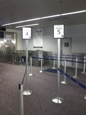 united_airlines_group_number_marker_signs